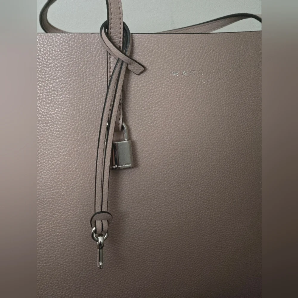 Marc Jacobs Blush Pink Leather Tote with Gold Charm - Picture 8 of 10